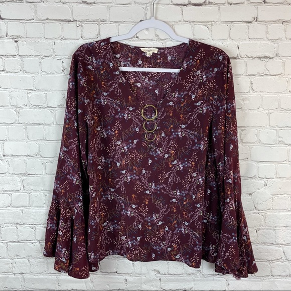 [Entro] Floral Bell Sleeve Top with Metal Rings - Picture 8 of 13